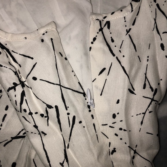 NWT Black & White Printed off the shoulder dress - Picture 5 of 5